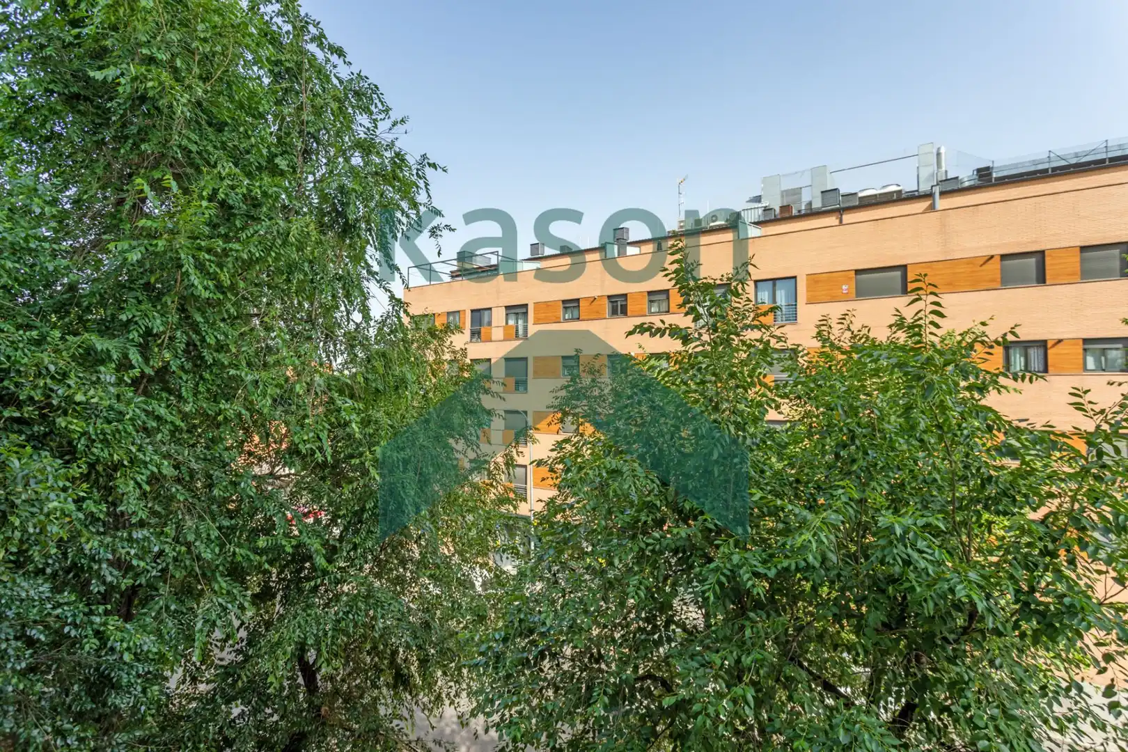 Vista exterior de Pis en venda en Madrid amb Calefacció
