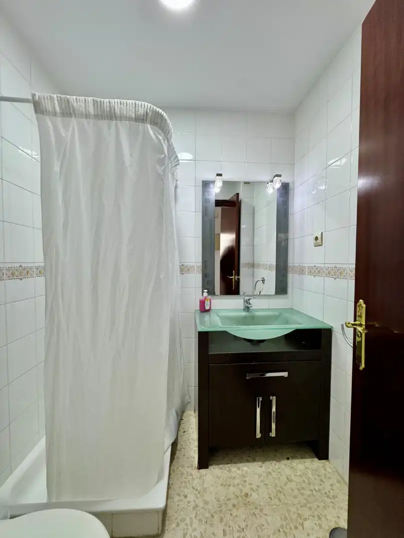 Bany de Pis de lloguer en San Fernando amb Aire condicionat, Calefacció i Terrassa