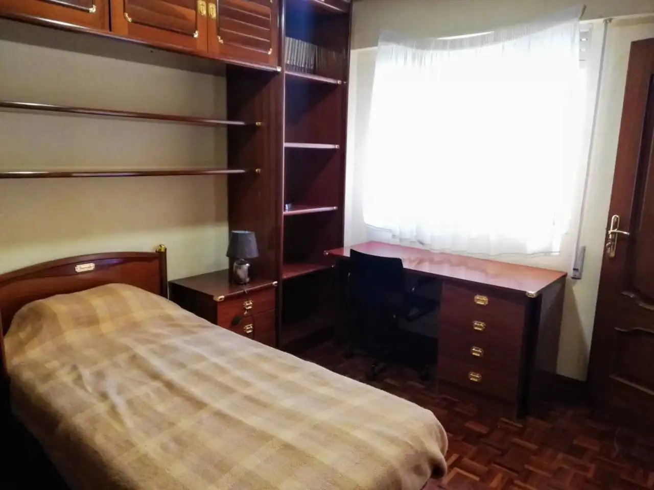 Bedroom of Flat for rent in Burgos  with Heating, Parquet flooring and Furnished