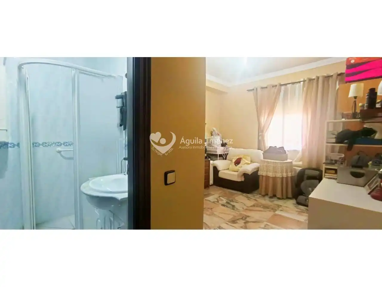 Habitación de Casa adosada en venta en Alcalá de Guadaira con Aire acondicionado, Calefacción y Jardín privado