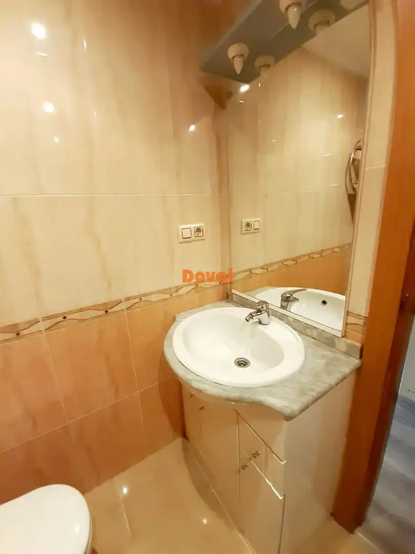 Baño de Piso de alquiler en Vigo  con Calefacción, Amueblado y Balcón