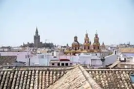 Vista exterior de Edifici en venda en Sevilla