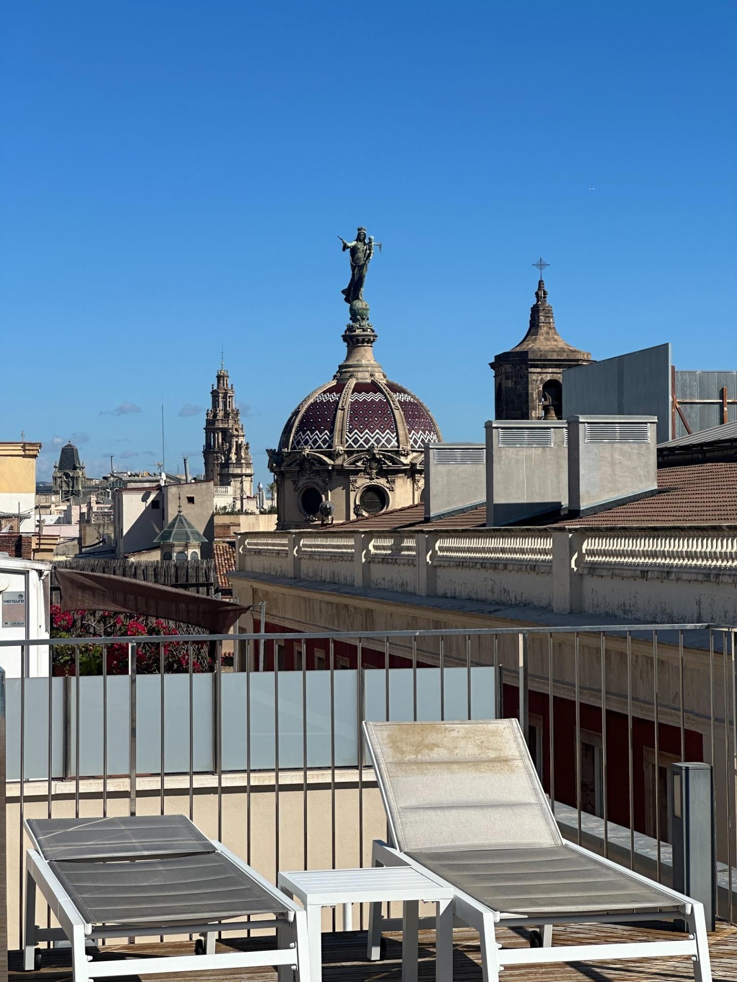 Vista exterior de Pis en venda en  Barcelona Capital amb Piscina comunitària
