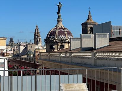 Vista exterior de Pis en venda en  Barcelona Capital amb Piscina comunitària