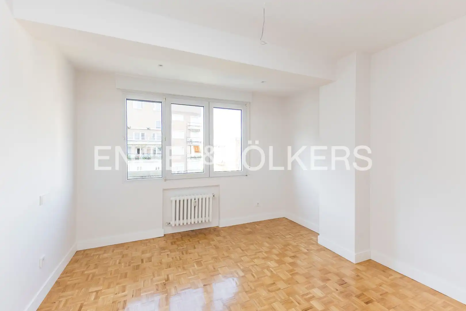 Bedroom of Flat for rent in Madrid  with Air Conditioner, Heating and Parquet flooring
