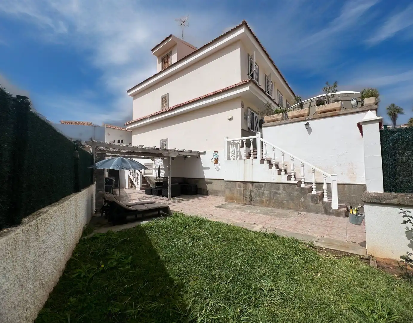 Vista exterior de Casa o chalet en venta en Las Palmas de Gran Canaria con Jardín privado, Terraza y Trastero