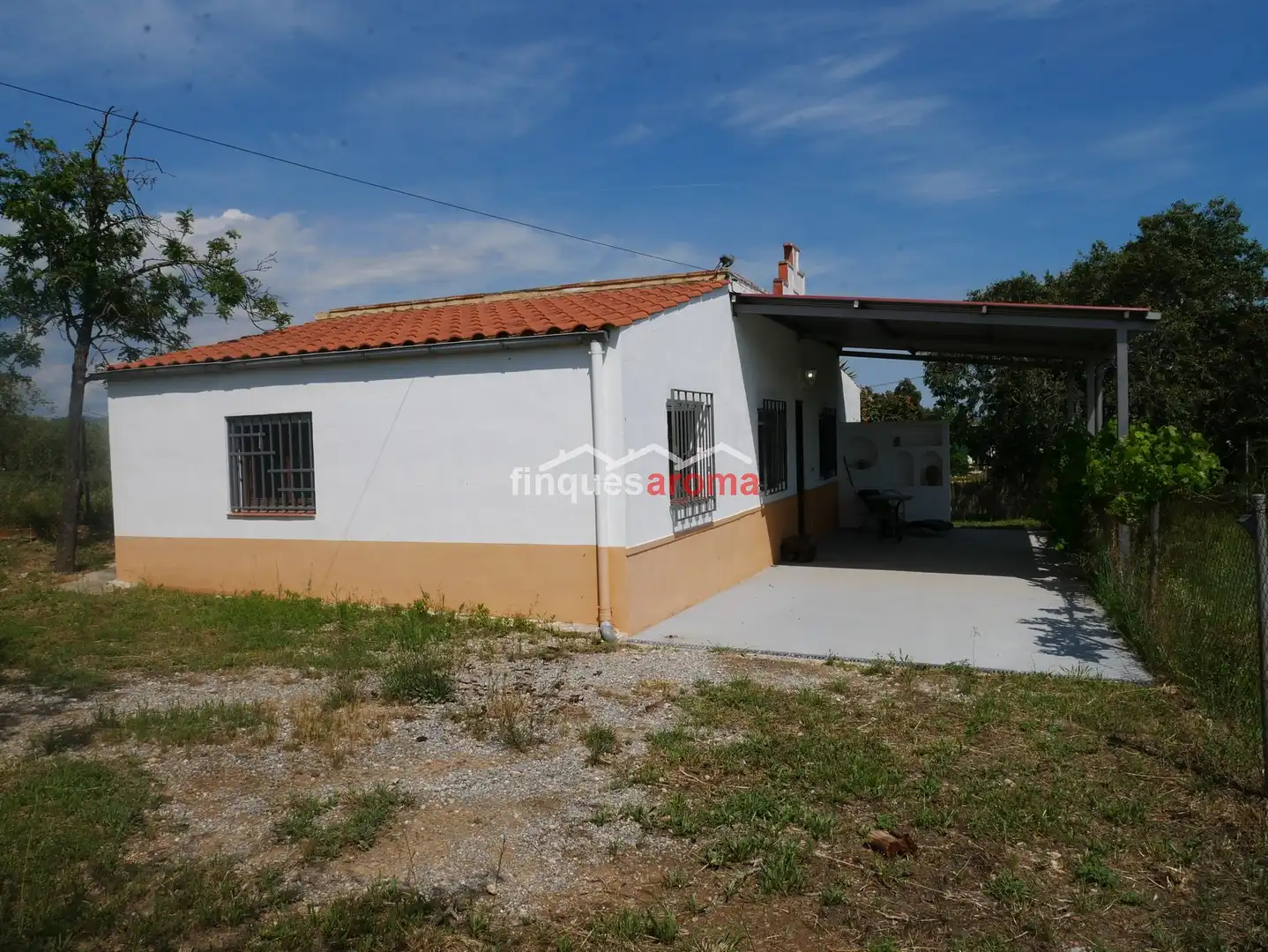 Vista exterior de Casa o xalet en venda en Alió amb Aire condicionat, Calefacció i Jardí privat