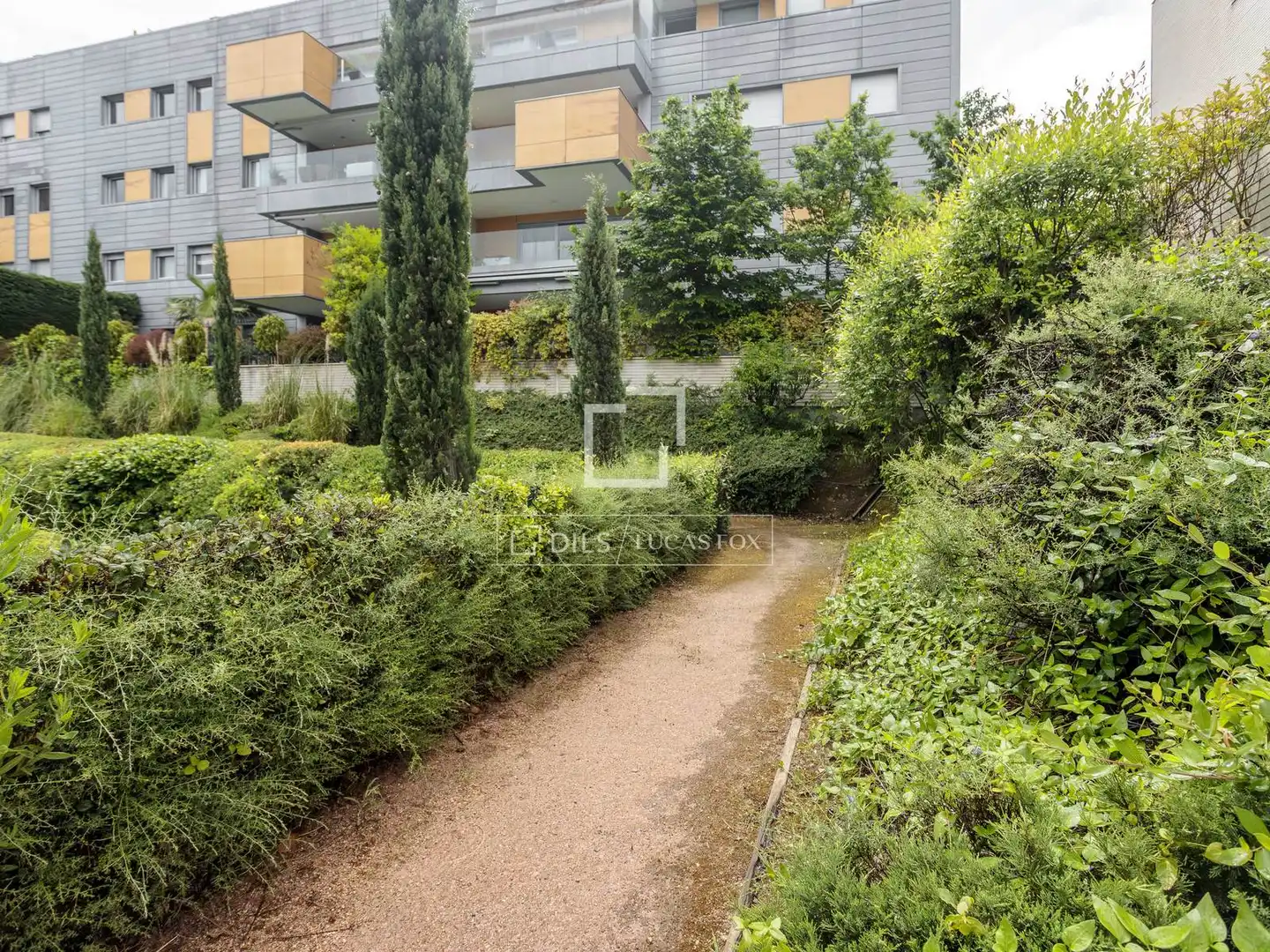 Vista exterior de Pis de lloguer en Majadahonda amb Aire condicionat, Calefacció i Jardí privat