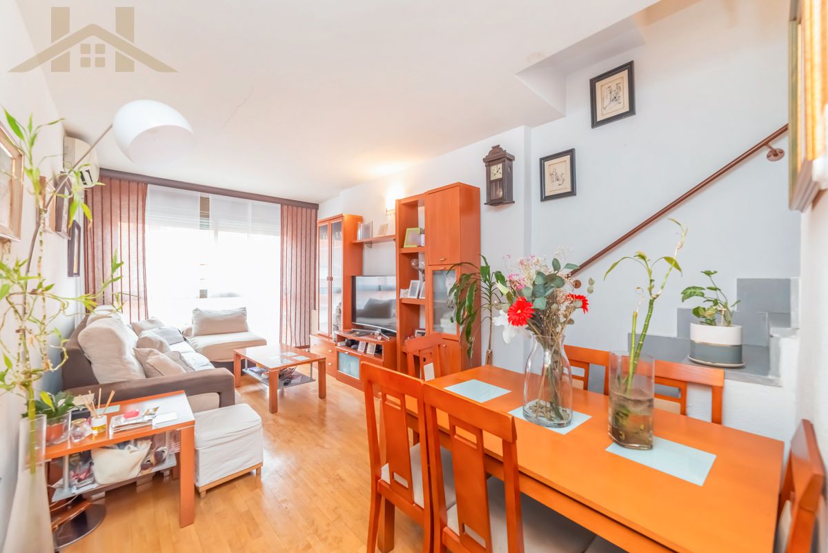 Living room of Duplex for sale in Alcobendas  with Air Conditioner, Heating and Parquet flooring