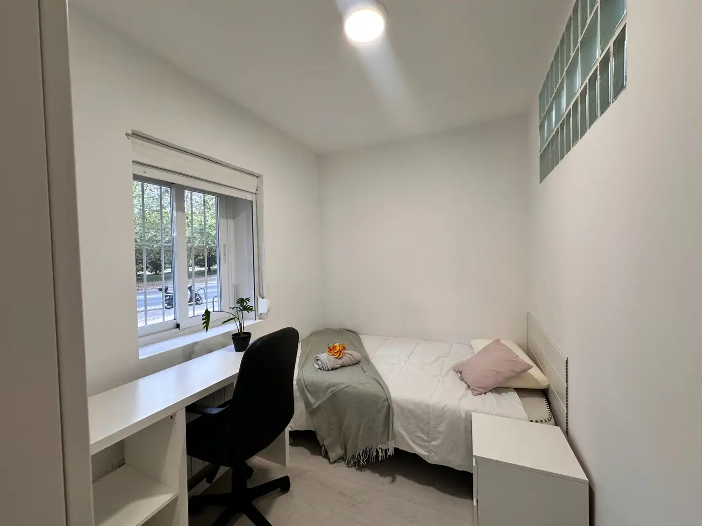 Bedroom of Flat for share in Madrid  with Heating, Furnished and Oven