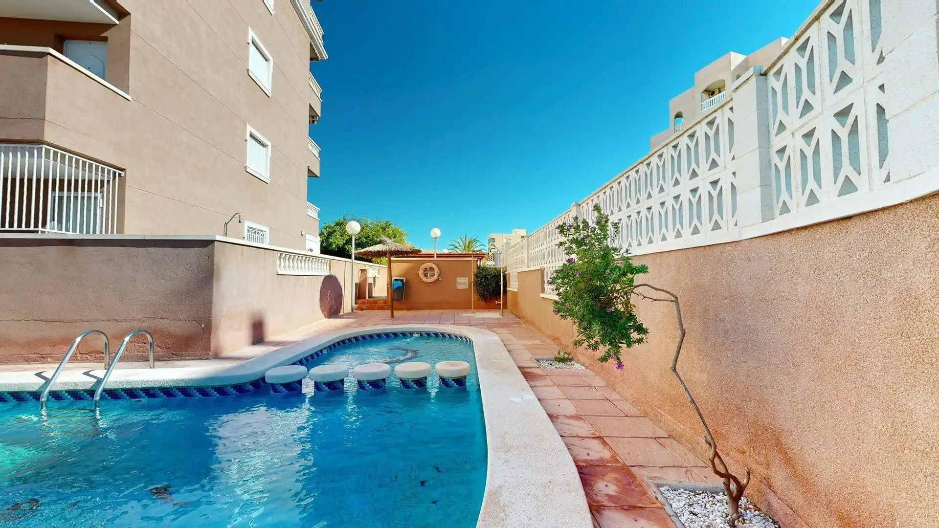 Piscina de Apartament en venda en Elche / Elx amb Aire condicionat, Terrassa i Moblat