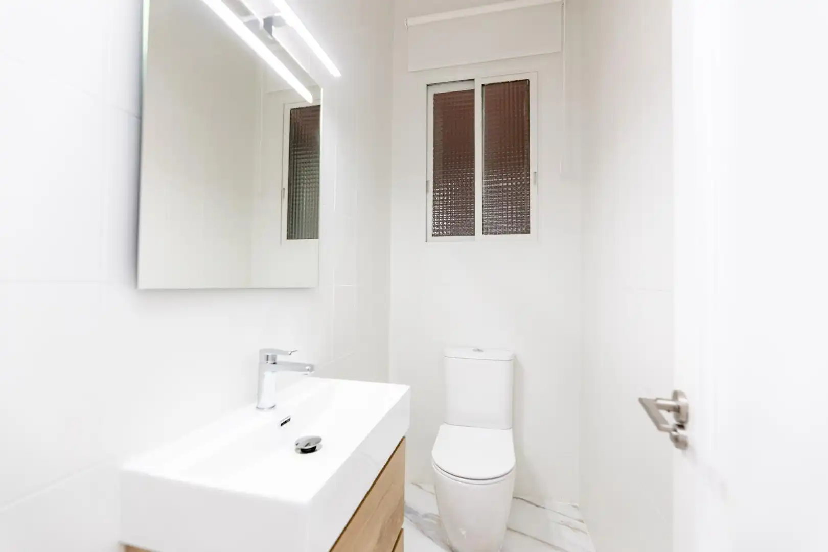 Baño de Ático de alquiler en Madrid con Aire acondicionado, Calefacción y Parquet