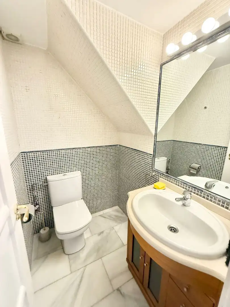 Bathroom of Duplexes for rent in Madrid  with Air Conditioner, Heating and Furnished