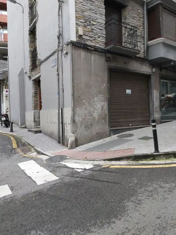 Vista exterior de Local en venta en Eibar
