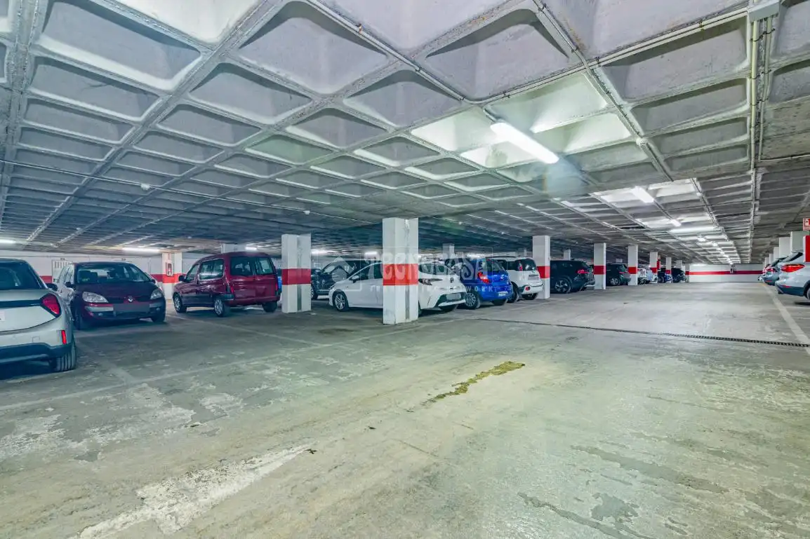 Garaje en venta en C. Sta Isabel la Real, Barrio de Albaicín