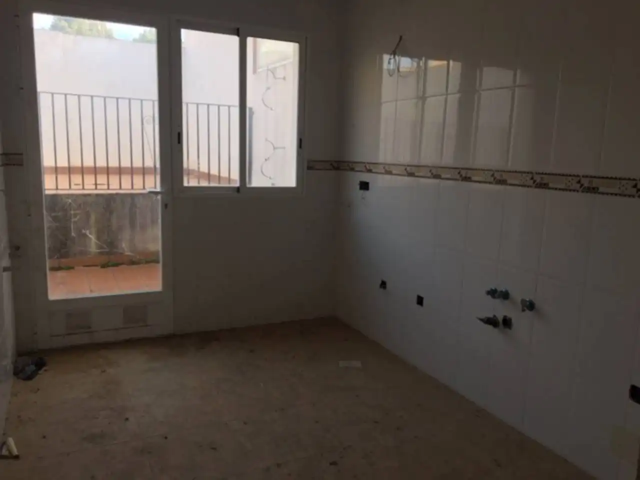 Habitación de Casa adosada en venta en Hellín con Calefacción