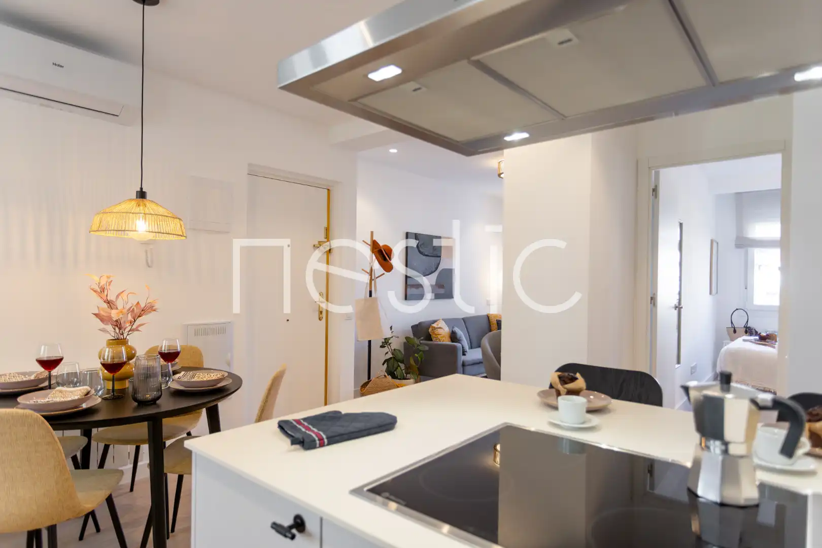 Cuina de Apartament de lloguer en Madrid amb Aire condicionat, Calefacció i Moblat
