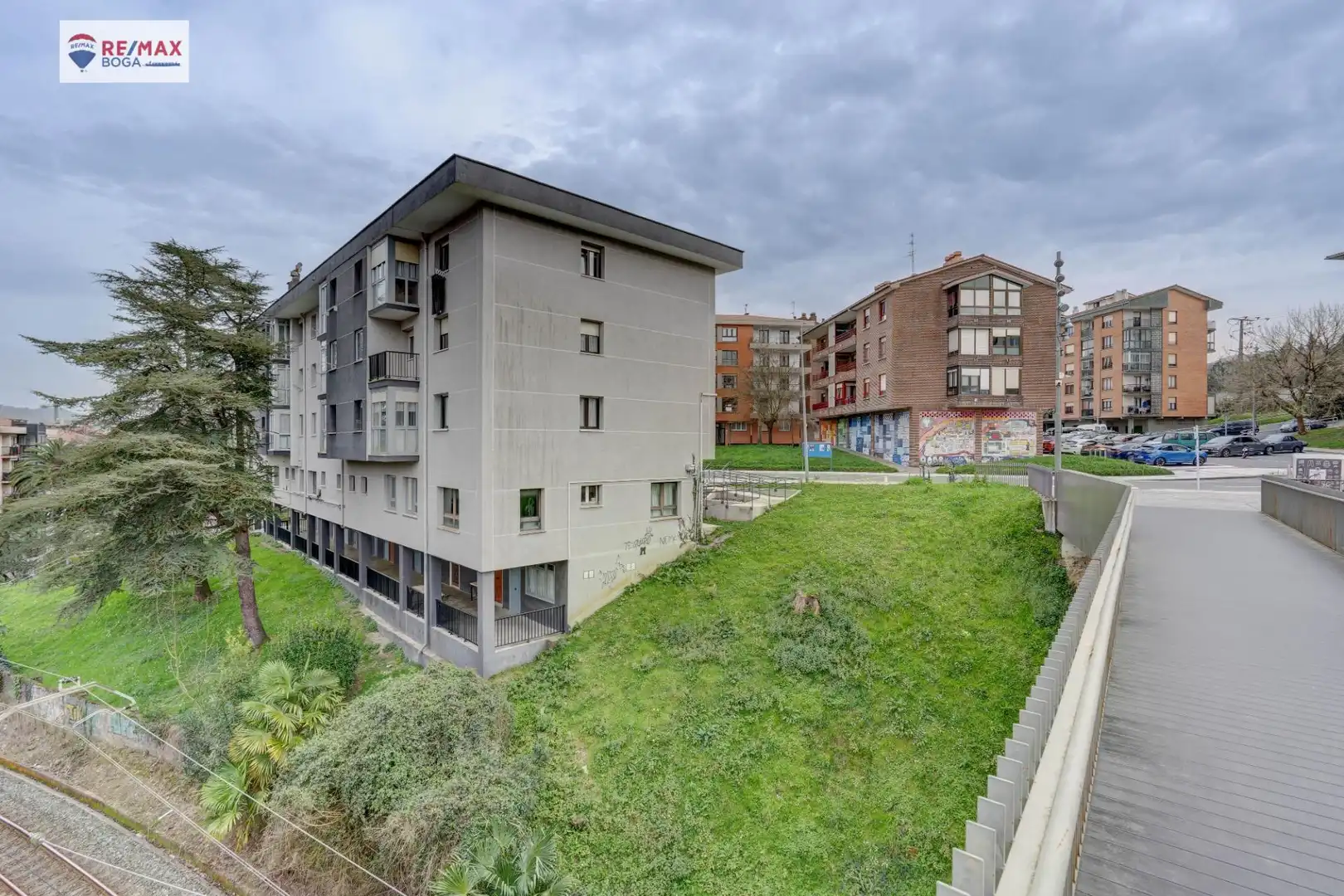 Außenansicht von Wohnung zum Verkauf in Zarautz mit Privatgarten