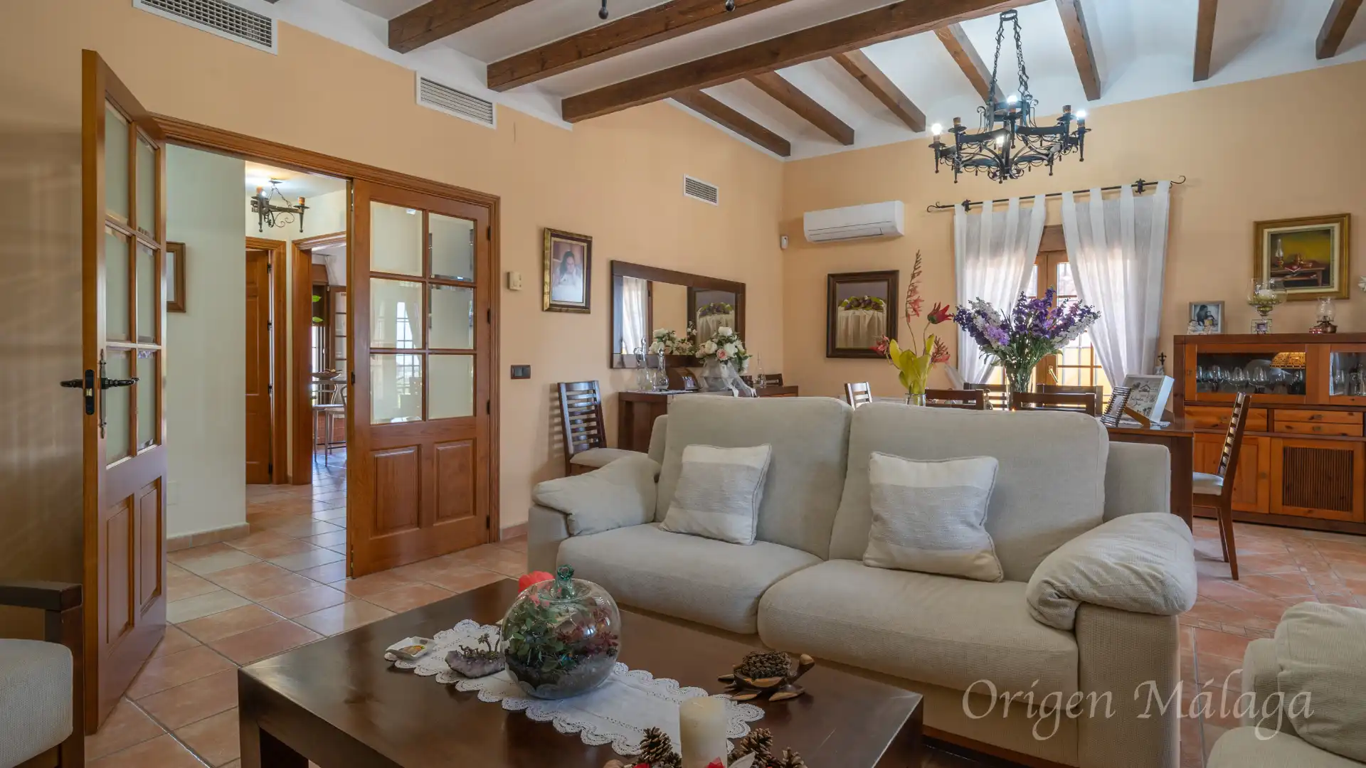 Sala de estar de Casa o chalet en venta en Alhaurín de la Torre con Aire acondicionado, Calefacción y Jardín privado