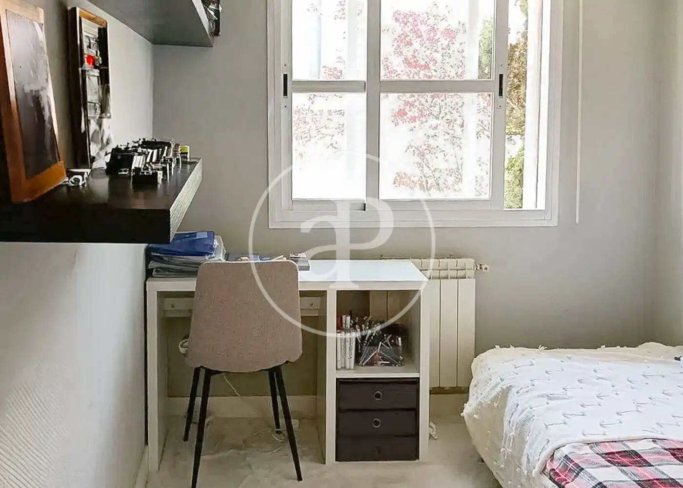 Habitación de Casa adosada en venta en Madrid con Aire acondicionado, Calefacción y Jardín privado