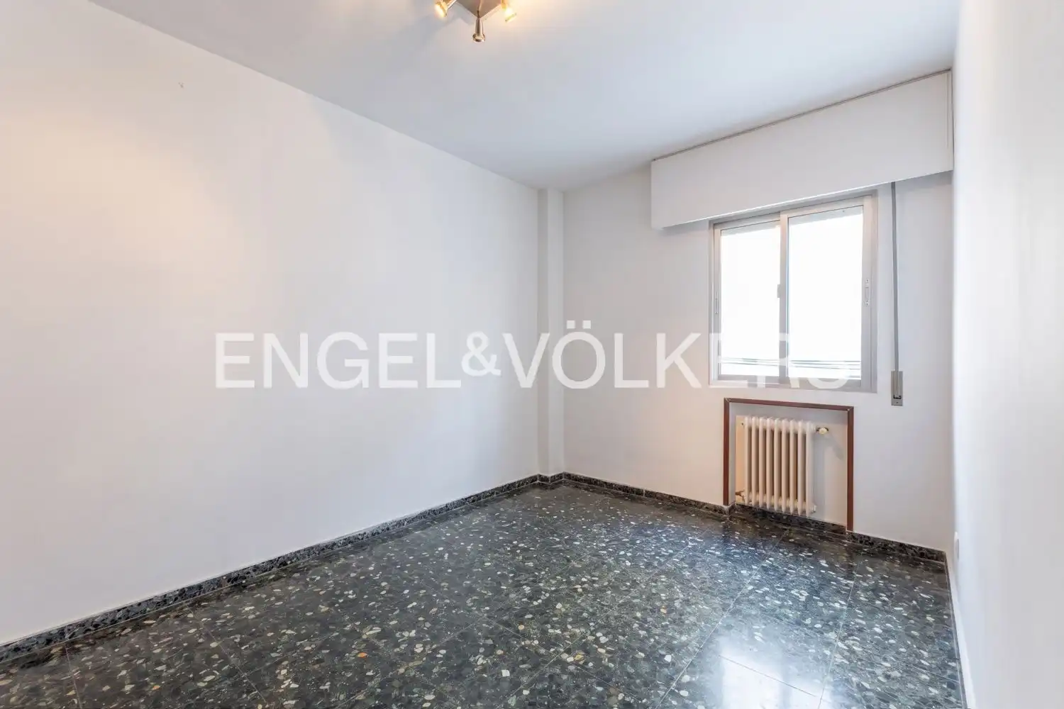 Comedor de Piso en venta en Valencia con Calefacción y Balcón