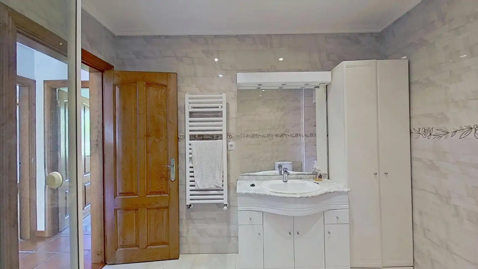 Baño de Casa o chalet en venta en Alfoz de Lloredo con Calefacción, Jardín privado y Parquet