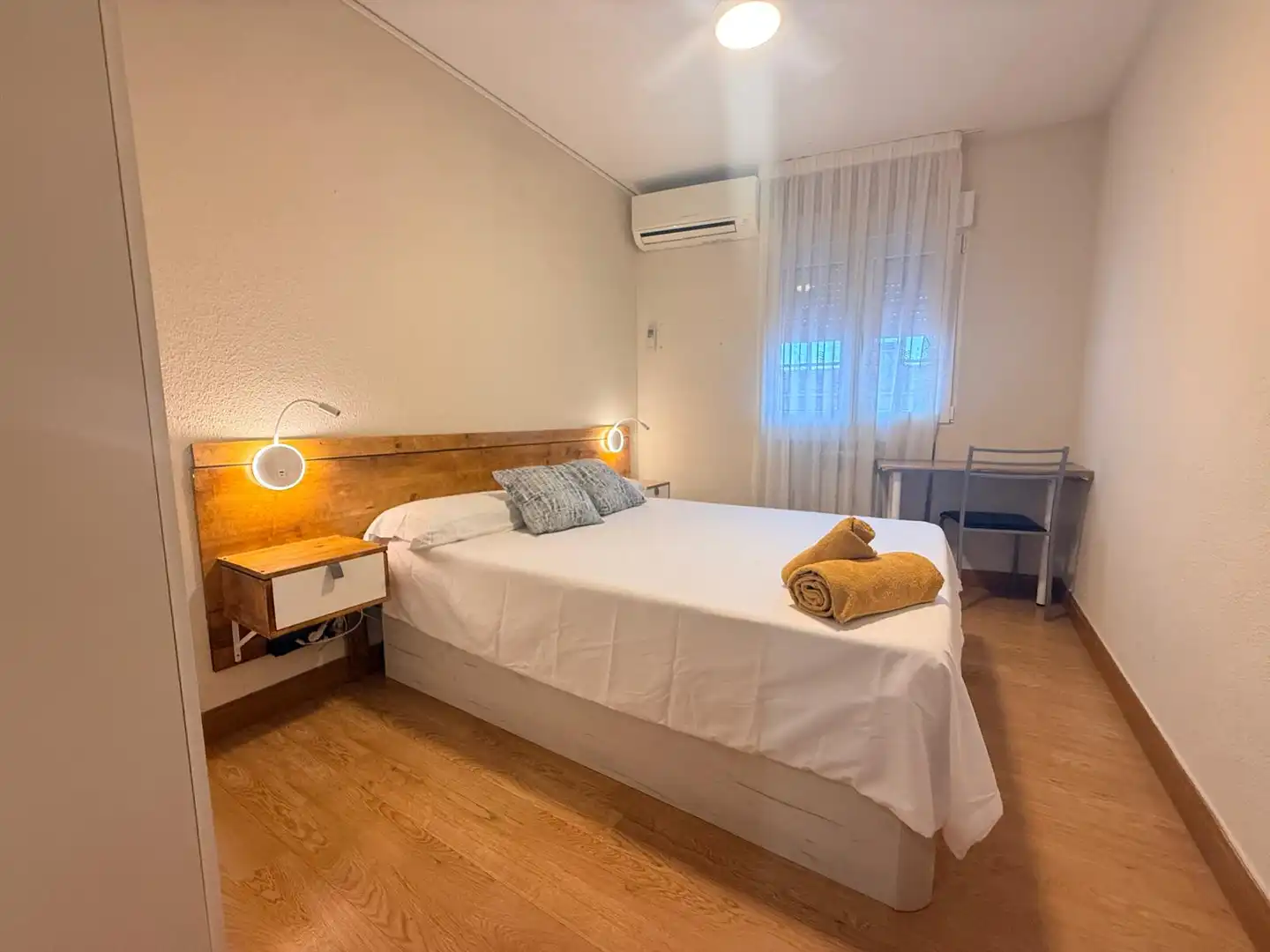 Bedroom of Flat for share in Madrid  with Air Conditioner, Heating and Furnished
