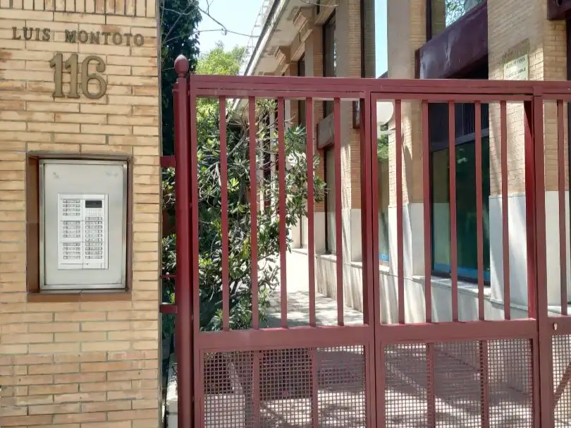 Vista exterior de Garatge en venda en Nervión