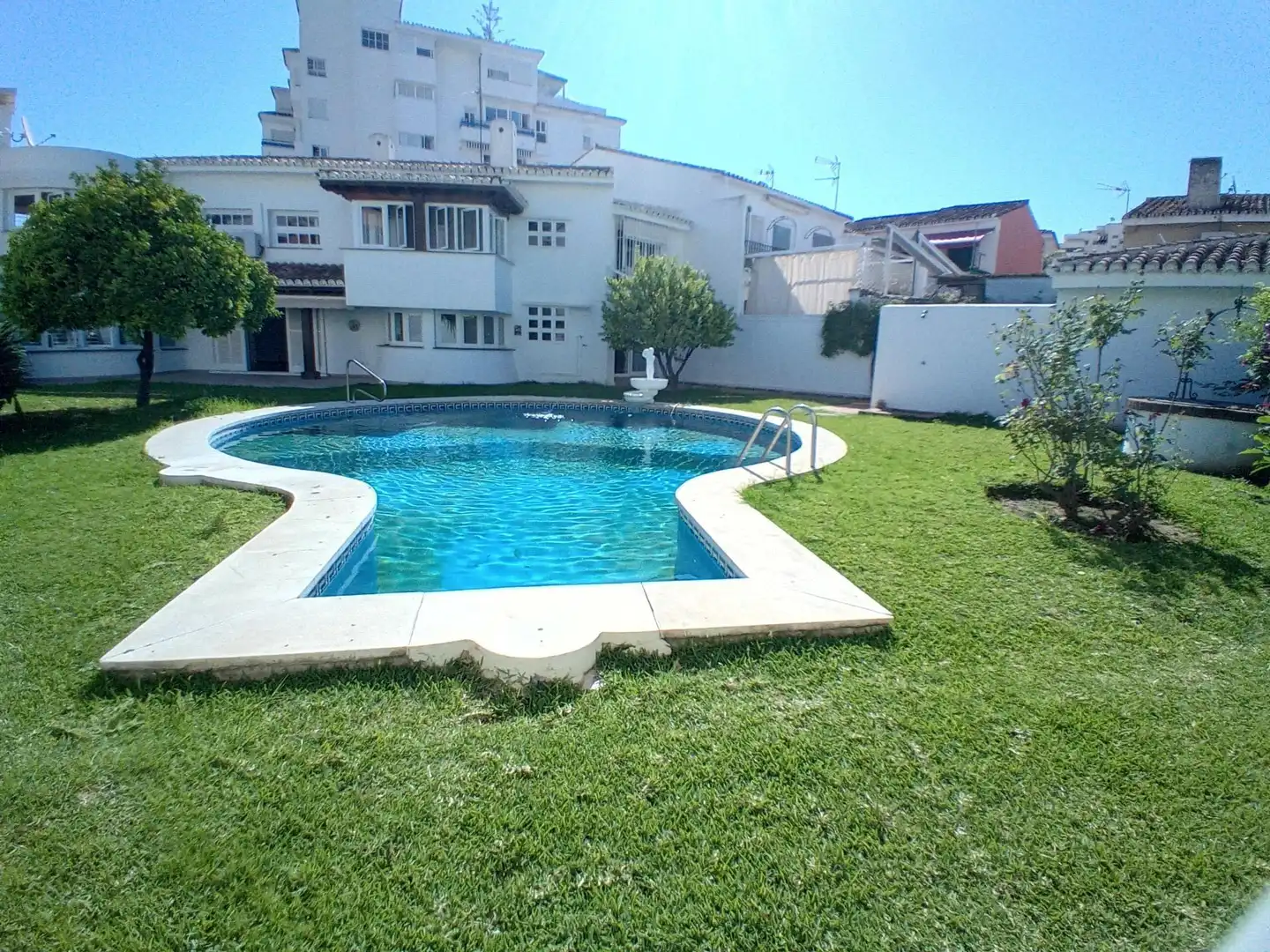 Swimming pool of Houses for sale in Fuengirola  with Air Conditioner, Private garden and Terrace