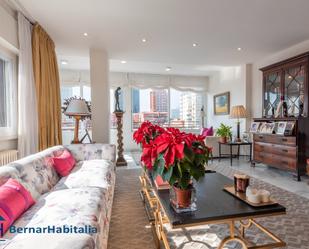 Sala d'estar de Dúplex en venda en  Madrid Capital amb Aire condicionat, Calefacció i Jardí privat