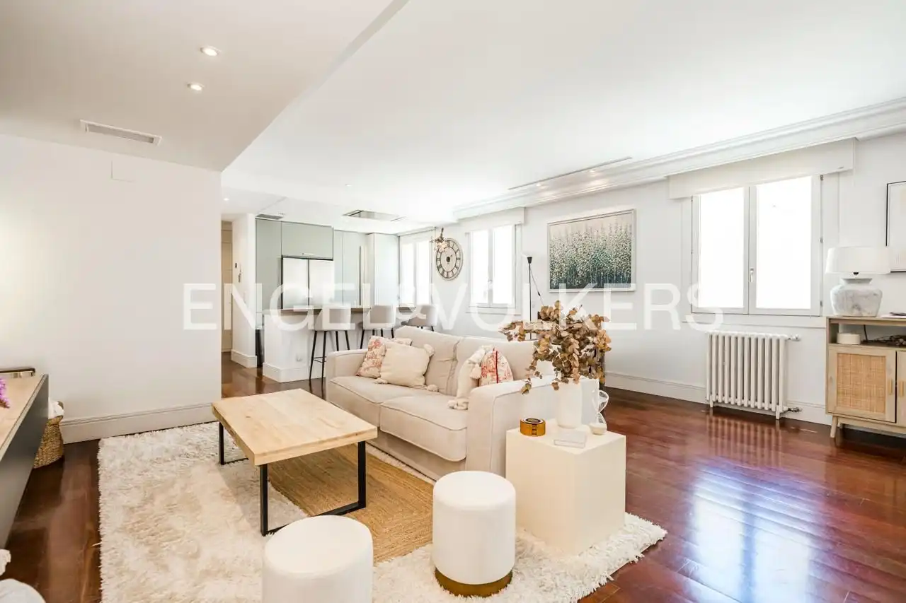 Sala d'estar de Pis en venda en Madrid amb Aire condicionat, Calefacció i Parquet