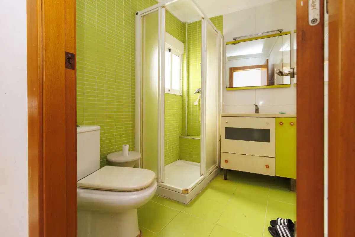 Bathroom of Houses for sale in Valencia  with Air Conditioner, Terrace and Storage room