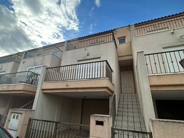 Bungalow amb balcó en venda a Calle Príncipe de Asturias 13
