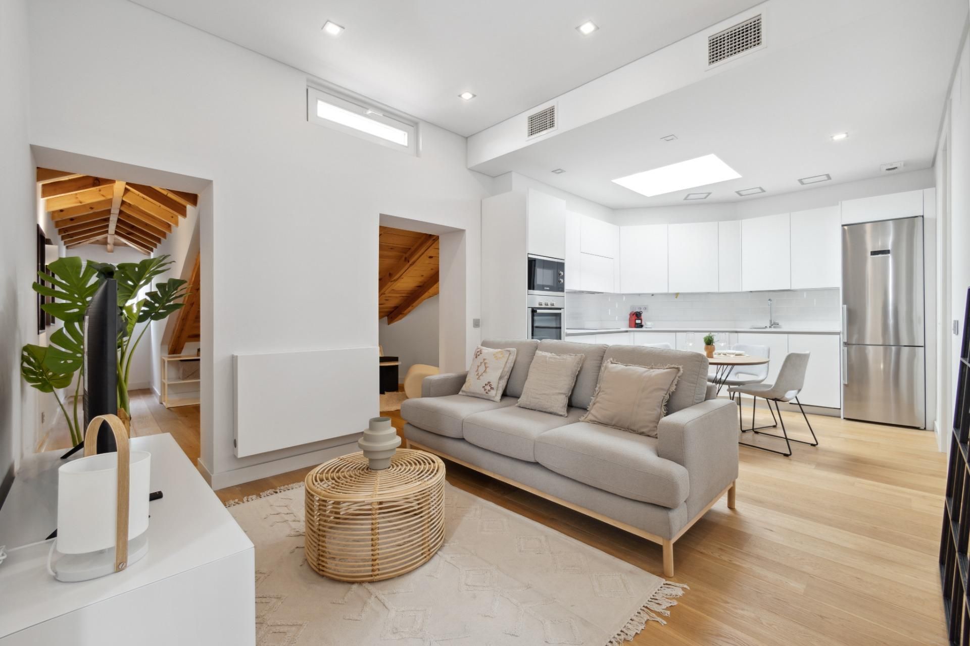 Sala d'estar de Apartament de lloguer en  Madrid Capital amb Aire condicionat i Calefacció
