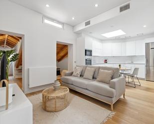 Sala d'estar de Apartament de lloguer en  Madrid Capital amb Aire condicionat i Calefacció