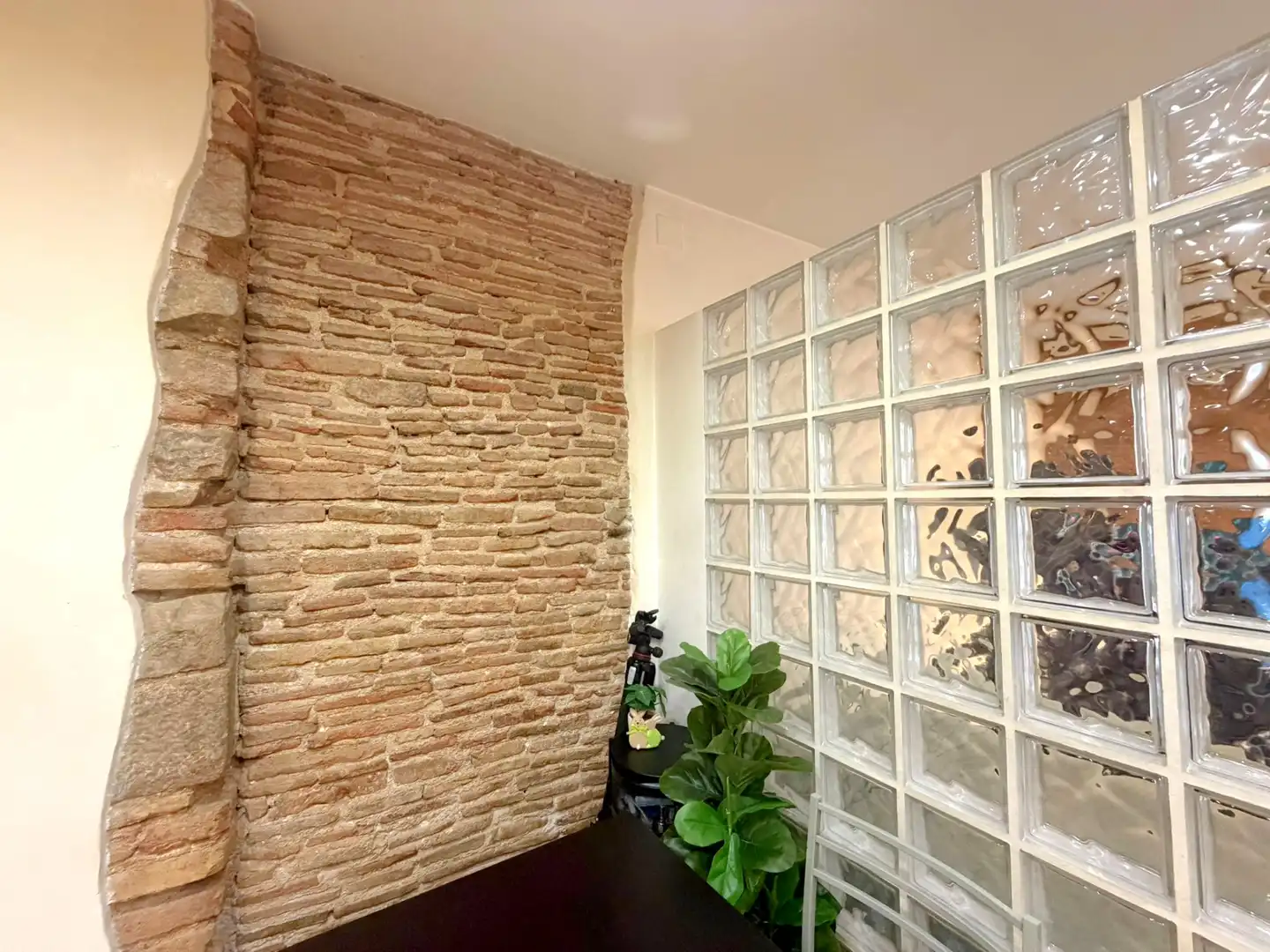 Wohnung zum Verkauf in Barcelona mit Klimaanlage, Parkett und Ofen