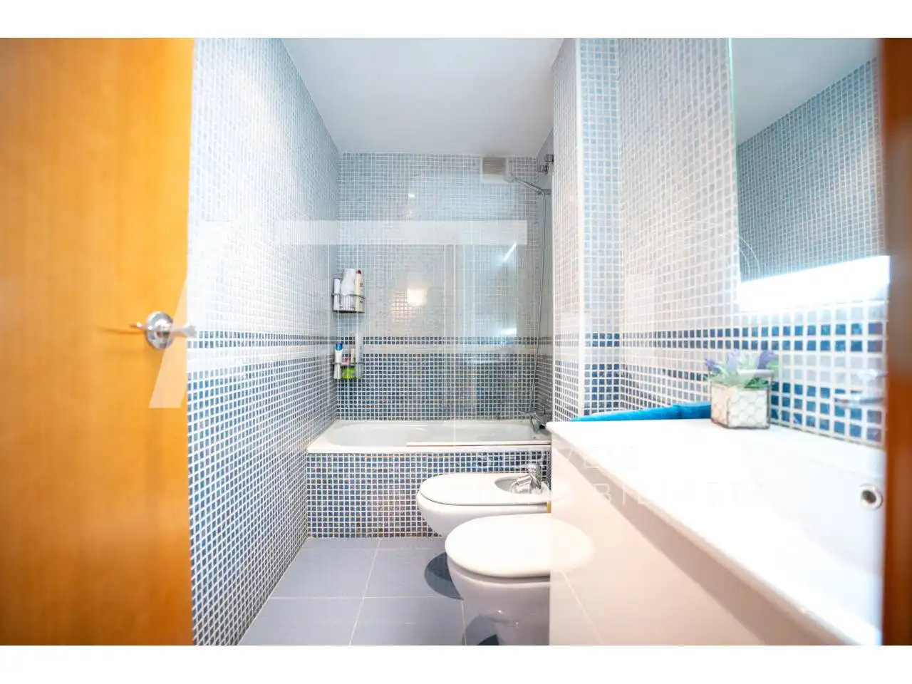 Badezimmer von Dachboden zum Verkauf in Sant Quirze del Vallès mit Klimaanlage, Heizung und Parkett