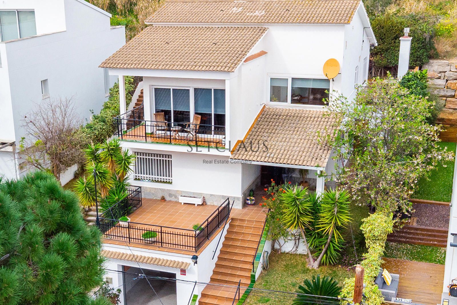 Vista exterior de Casa o xalet en venda en El Masnou amb Aire condicionat, Calefacció i Jardí privat