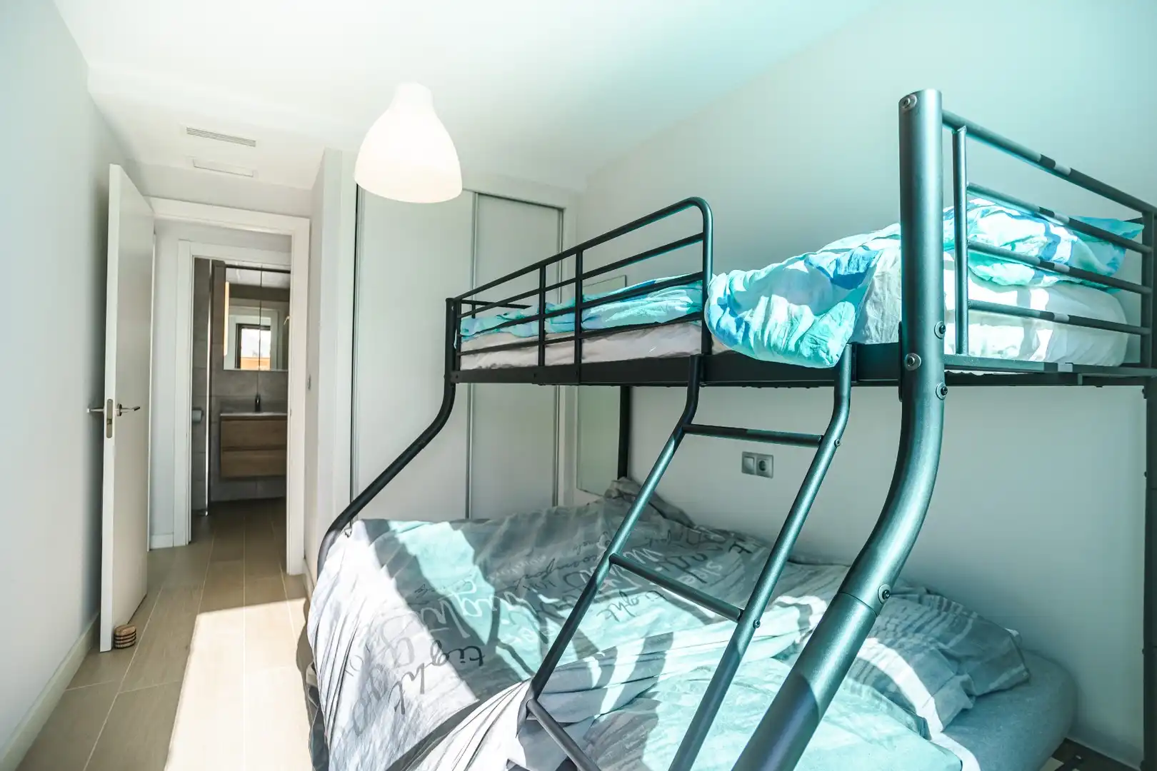 Dormitori de Apartament en venda en Cartagena amb Parquet, Terrassa i Balcó