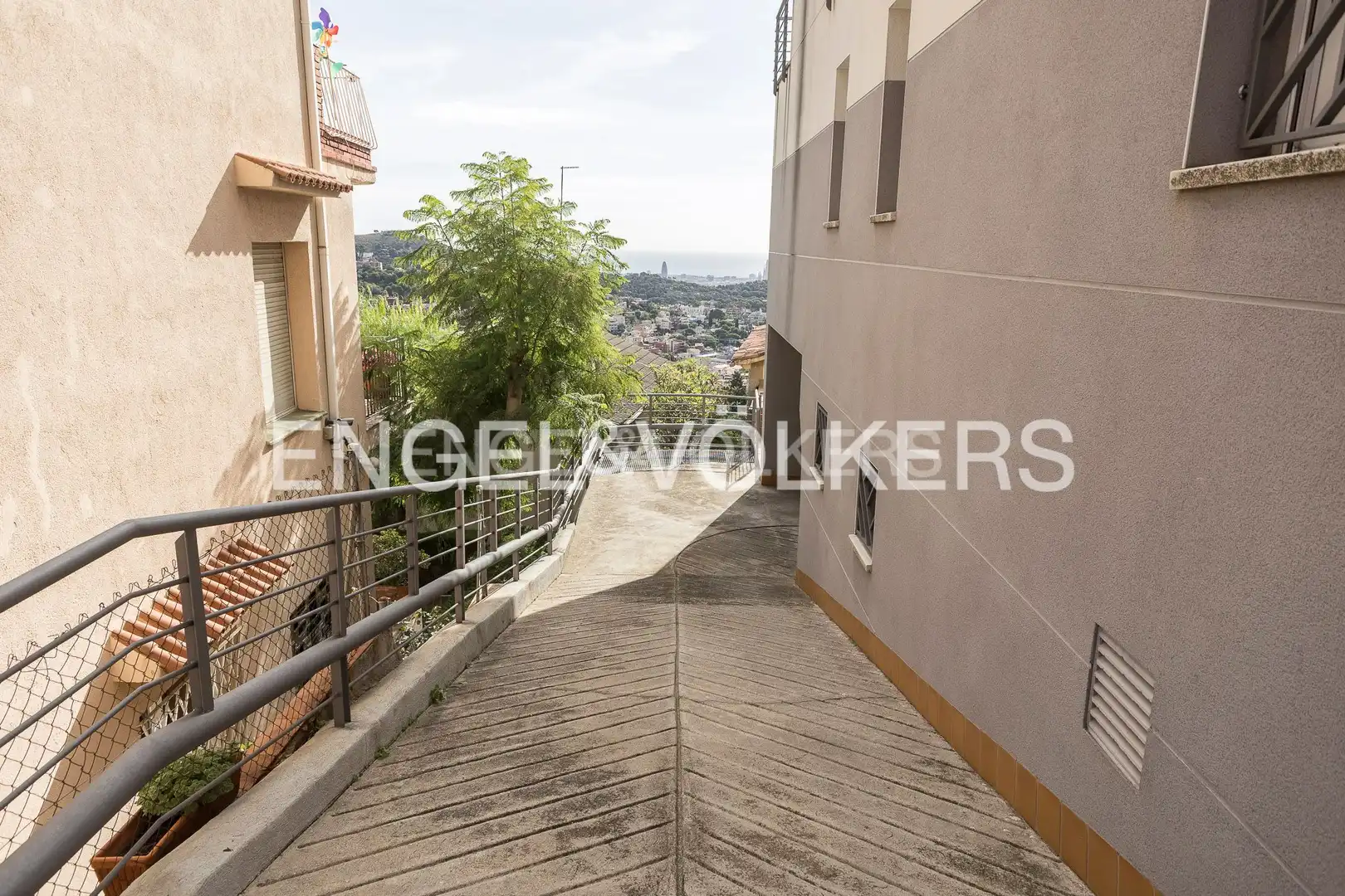 Exterior view of Houses for sale in Barcelona  with Air Conditioner, Heating and Private garden