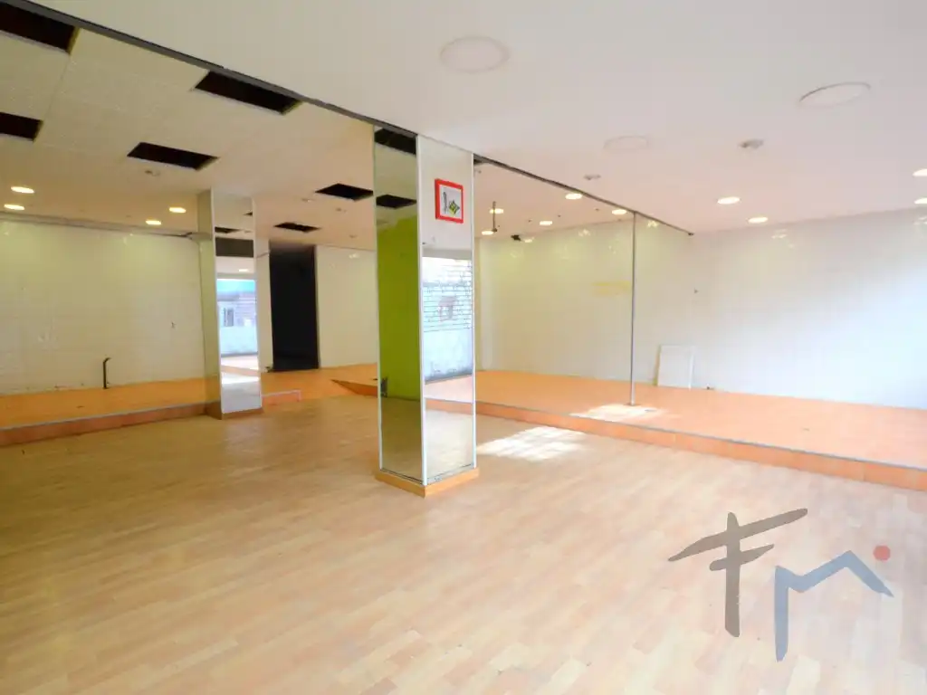 Local comercial de lloguer a Calle Major