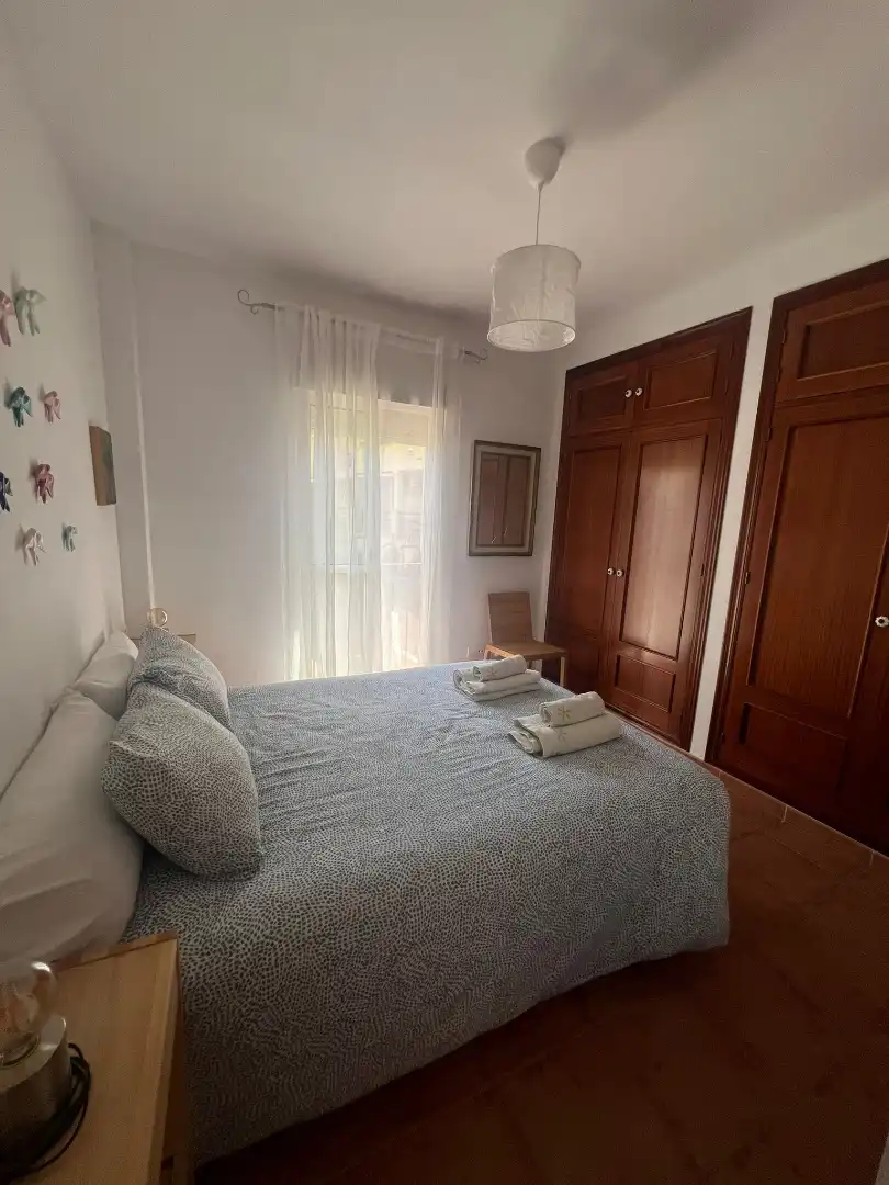 Habitación de Casa adosada en venta en Islantilla con Jardín privado, Trastero y Piscina comunitaria