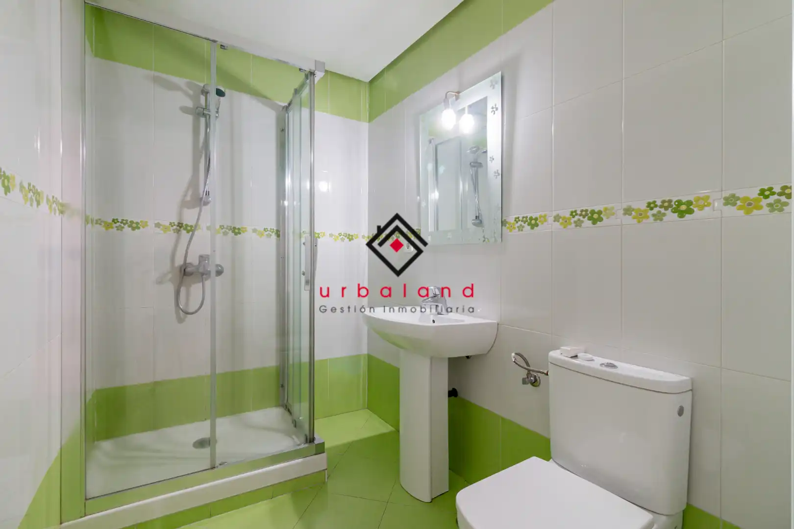 Bathroom of Attic for sale in Madrid  with Air Conditioner, Heating and Terrace
