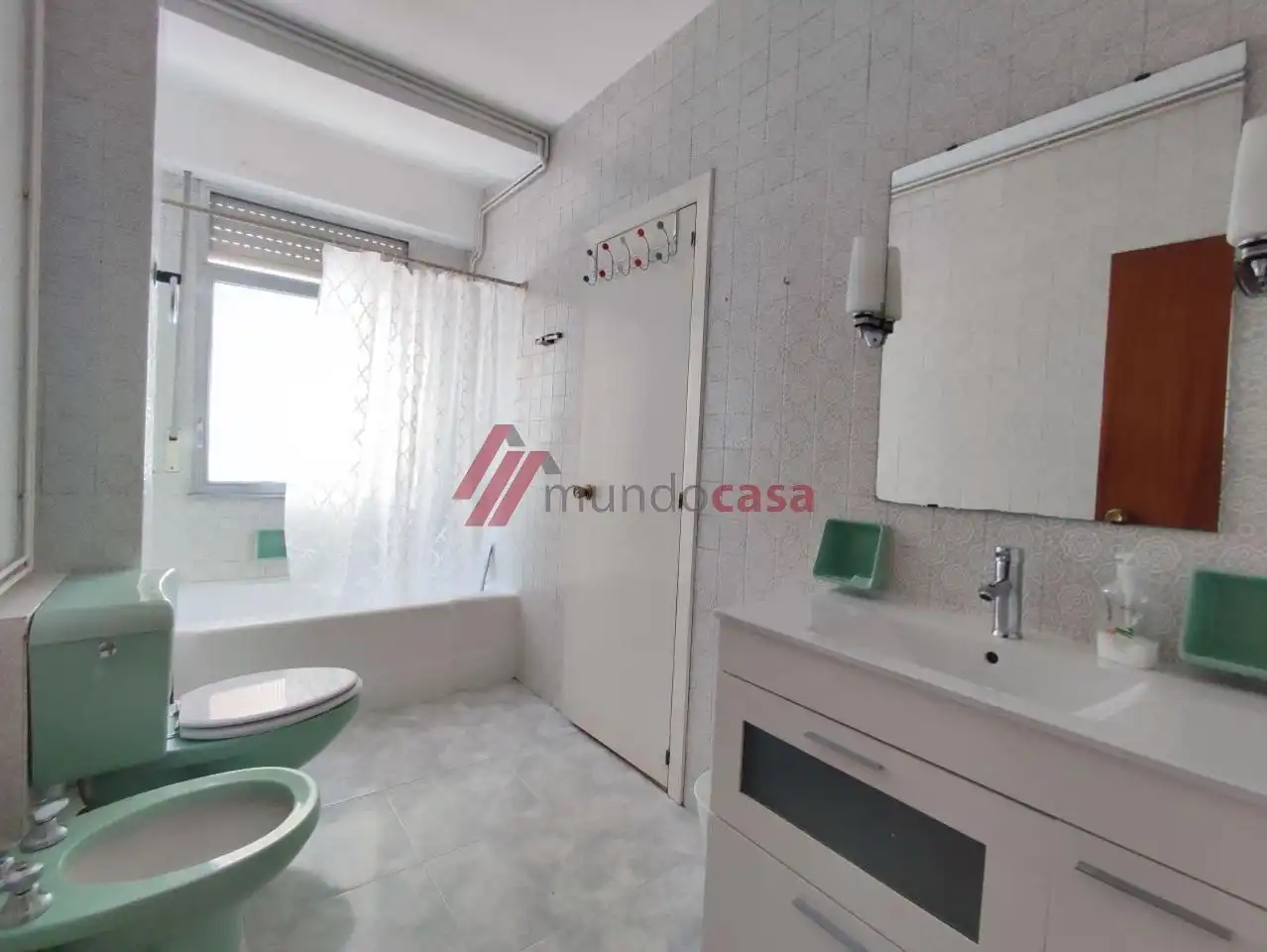Baño de Piso de alquiler en Ferrol con Calefacción, Parquet y Terraza