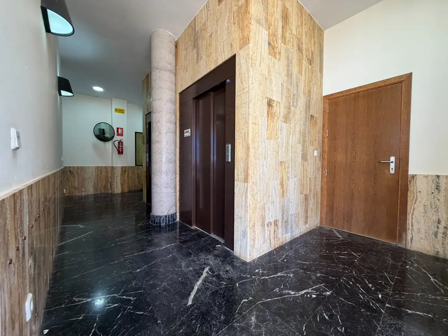 Wohnung zum Verkauf in La Manga del Mar Menor mit Klimaanlage, Terrasse und Möbliert
