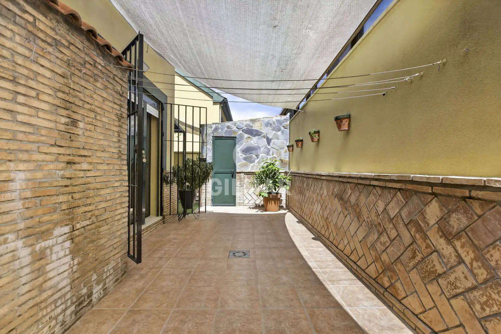Terrassa de Casa adosada en venda en Montequinto amb Calefacció i Jardí privat