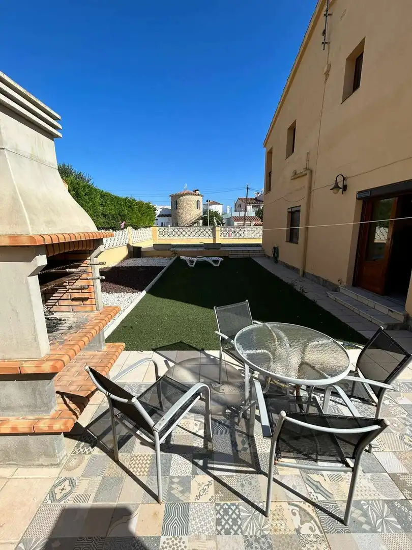 House with pool for sale in Requesens, imagen 7