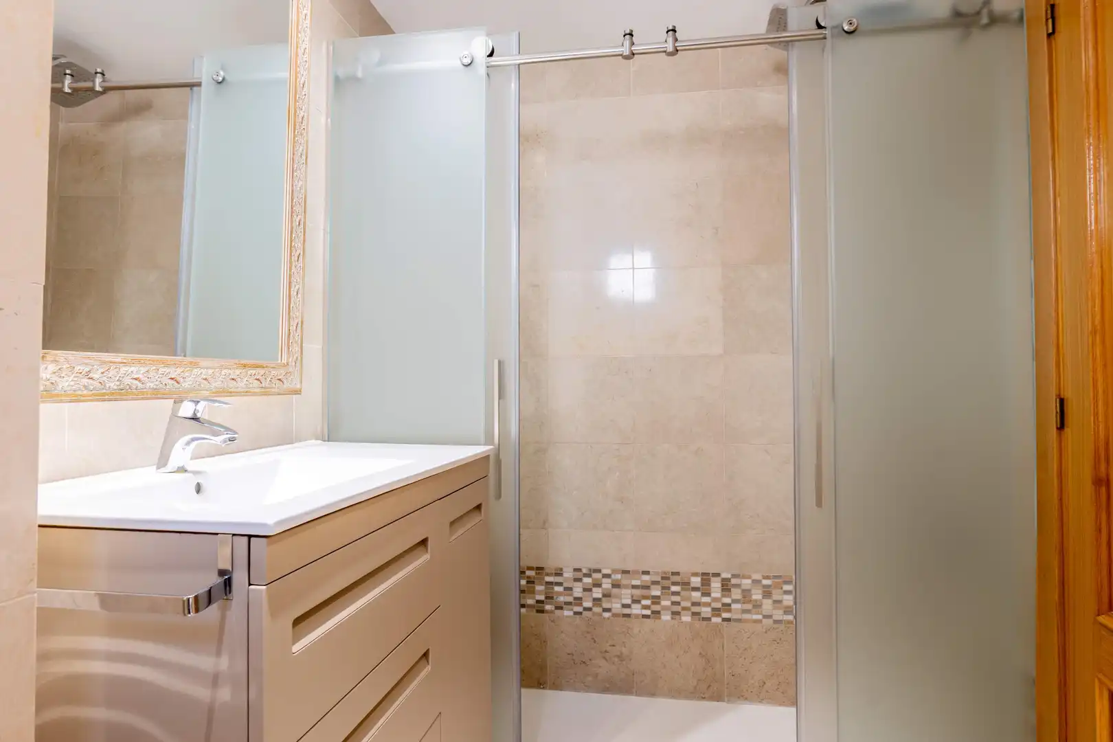 Bathroom of Duplexes for sale in Zaragoza  with Air Conditioner, Heating and Private garden