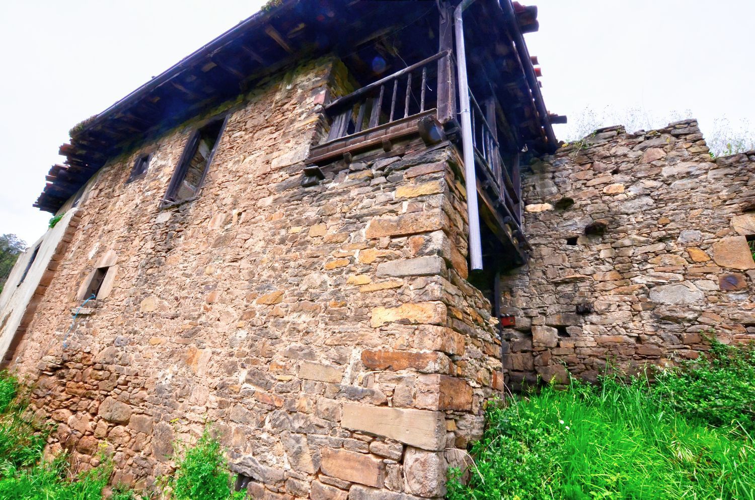 Vista exterior de Casa o xalet en venda en Mieres (Asturias) amb Piscina