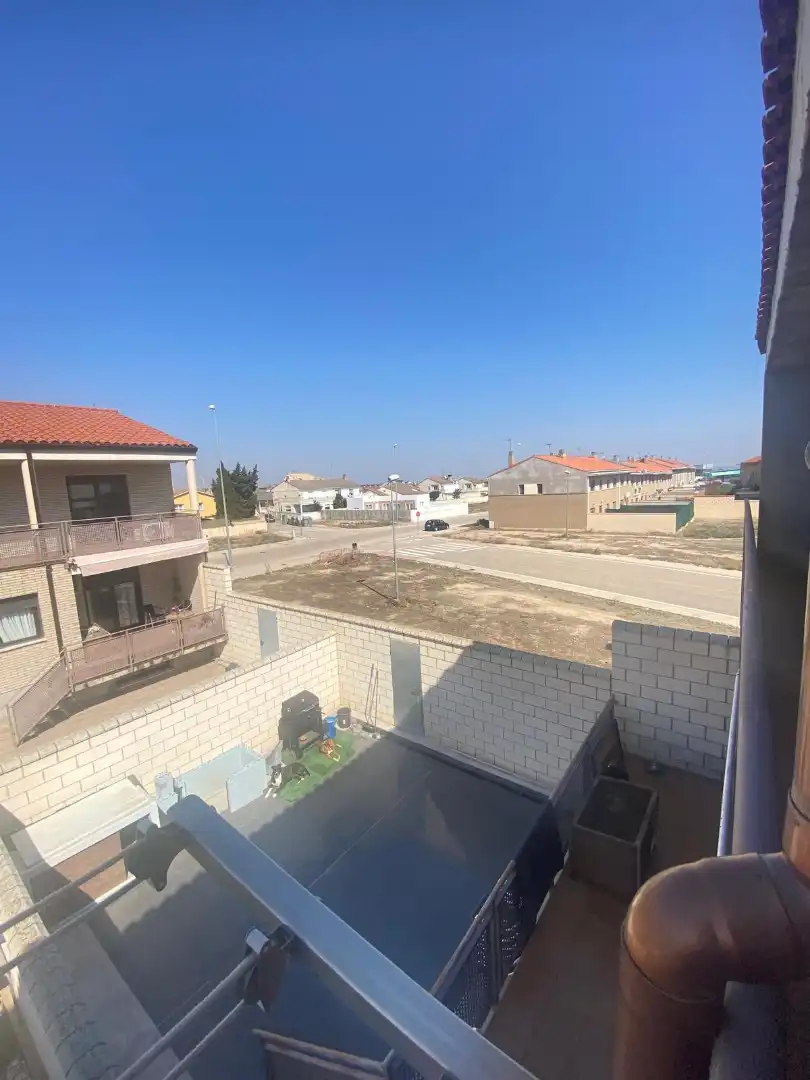 Casa adosada en venta en Cintruénigo con Calefacción, Jardín privado y Terraza